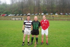 St-Oliver-Plunkets-captain-Eddie-ODriscoll-and-Ballinscarthy-captain-Willie-Deasy-with-referee-Micheal-OMahony